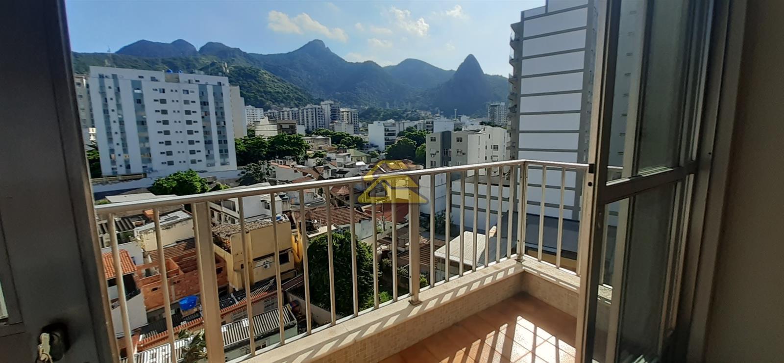 Apartamento à venda com 2 quartos, 80m² - Foto 3