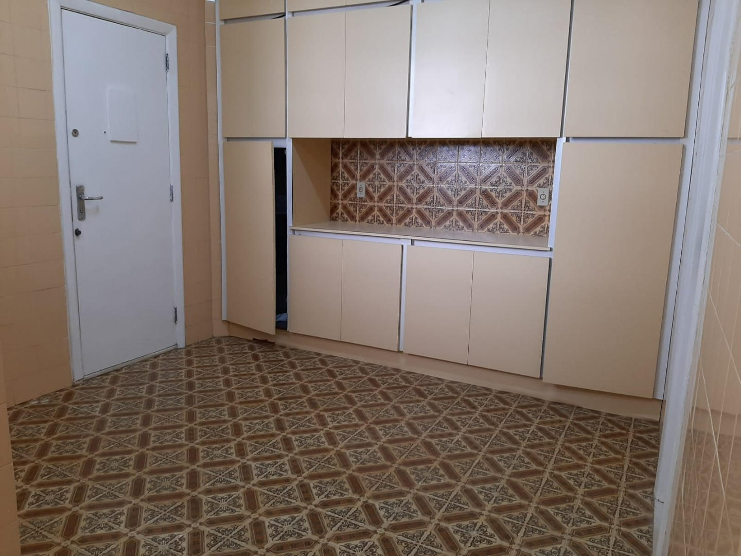 Apartamento à venda com 3 quartos, 210m² - Foto 9