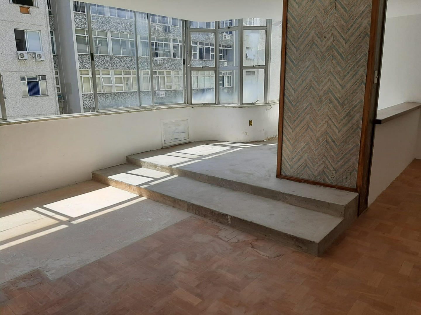 Apartamento à venda com 3 quartos, 210m² - Foto 4