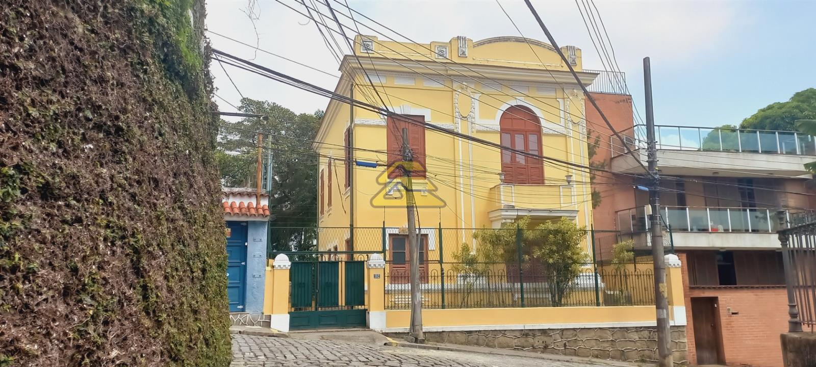 Casa à venda com 5 quartos, 300m² - Foto 1