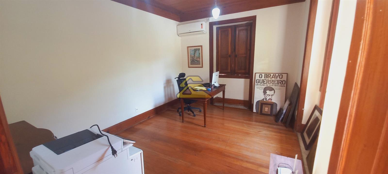 Casa à venda com 5 quartos, 300m² - Foto 2