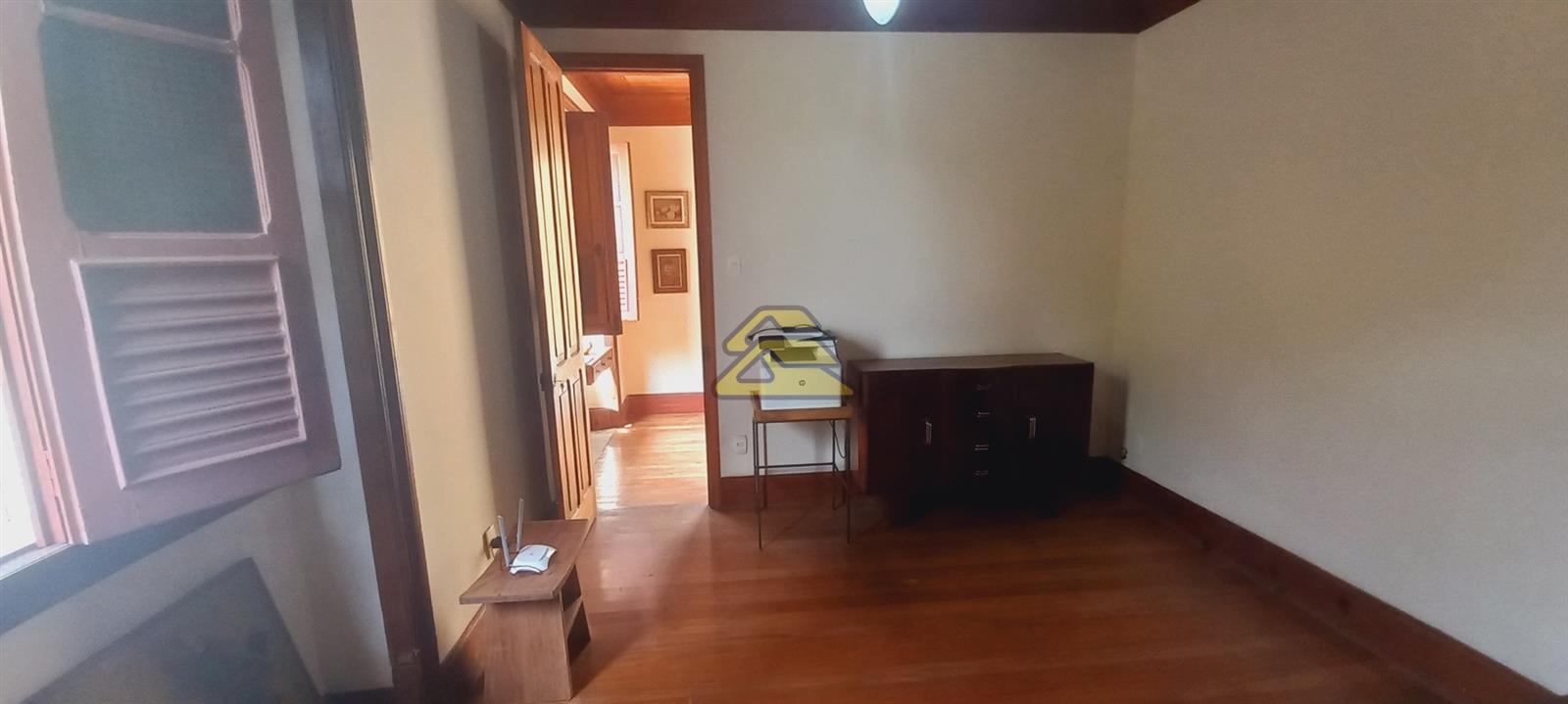 Casa à venda com 5 quartos, 300m² - Foto 3