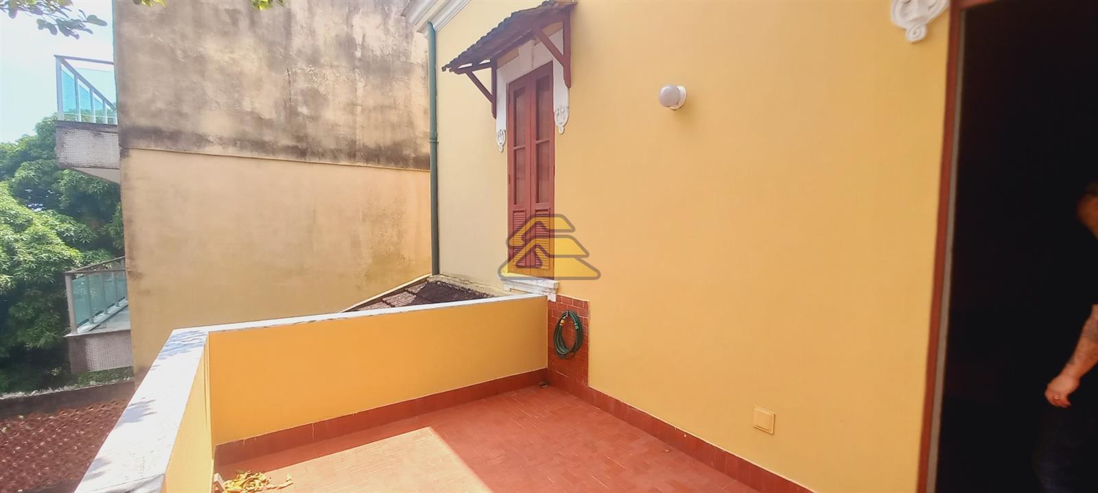 Casa à venda com 5 quartos, 300m² - Foto 15