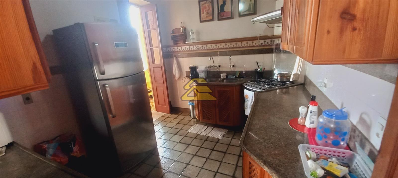 Casa à venda com 5 quartos, 300m² - Foto 19