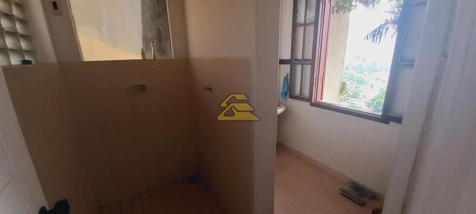 Casa à venda com 5 quartos, 300m² - Foto 25