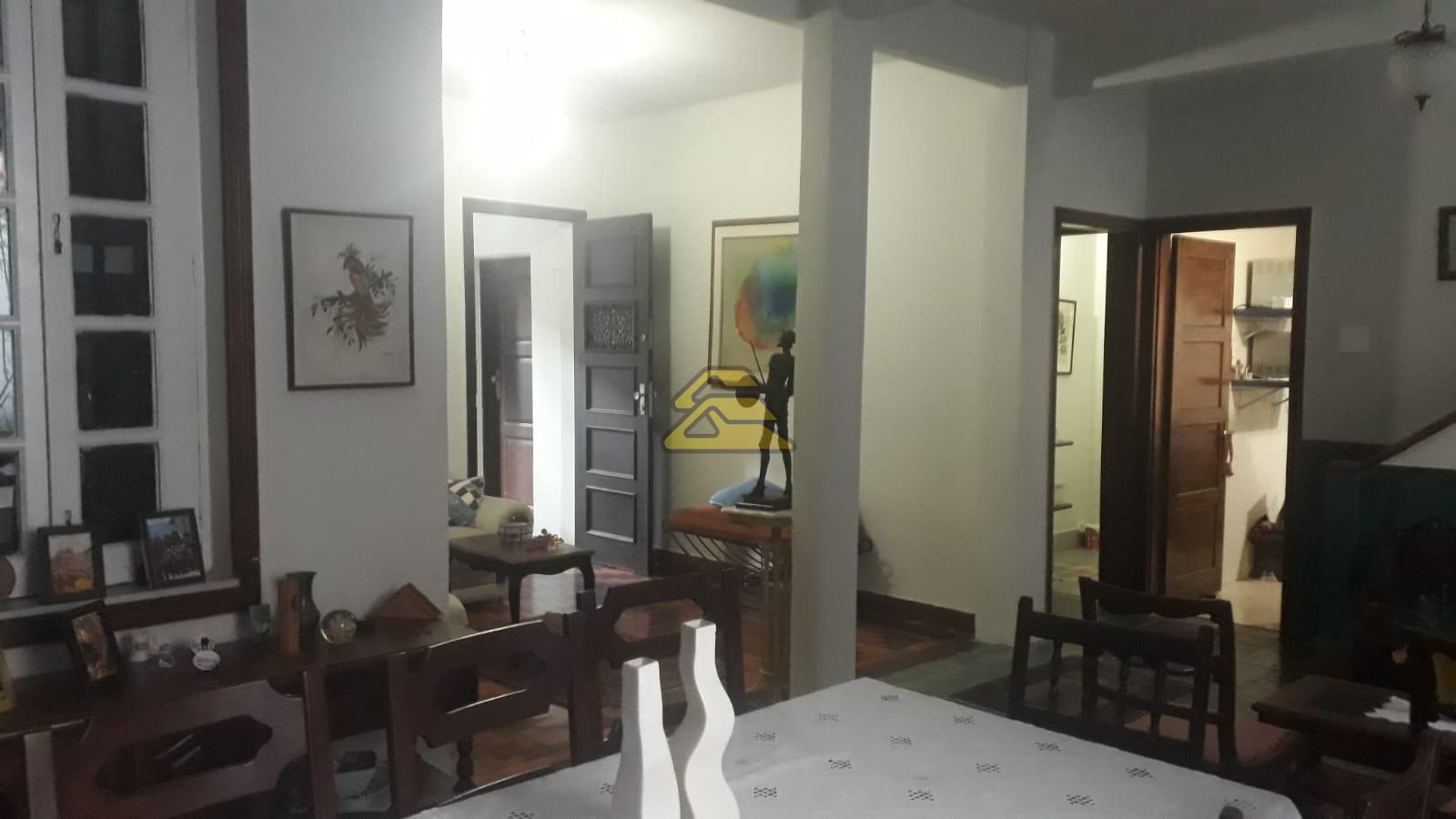 Casa à venda com 5 quartos, 160m² - Foto 4