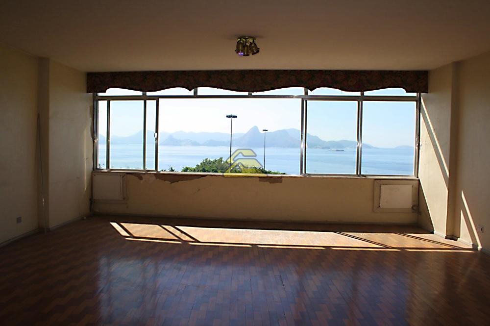 Apartamento à venda com 3 quartos, 233m² - Foto 4