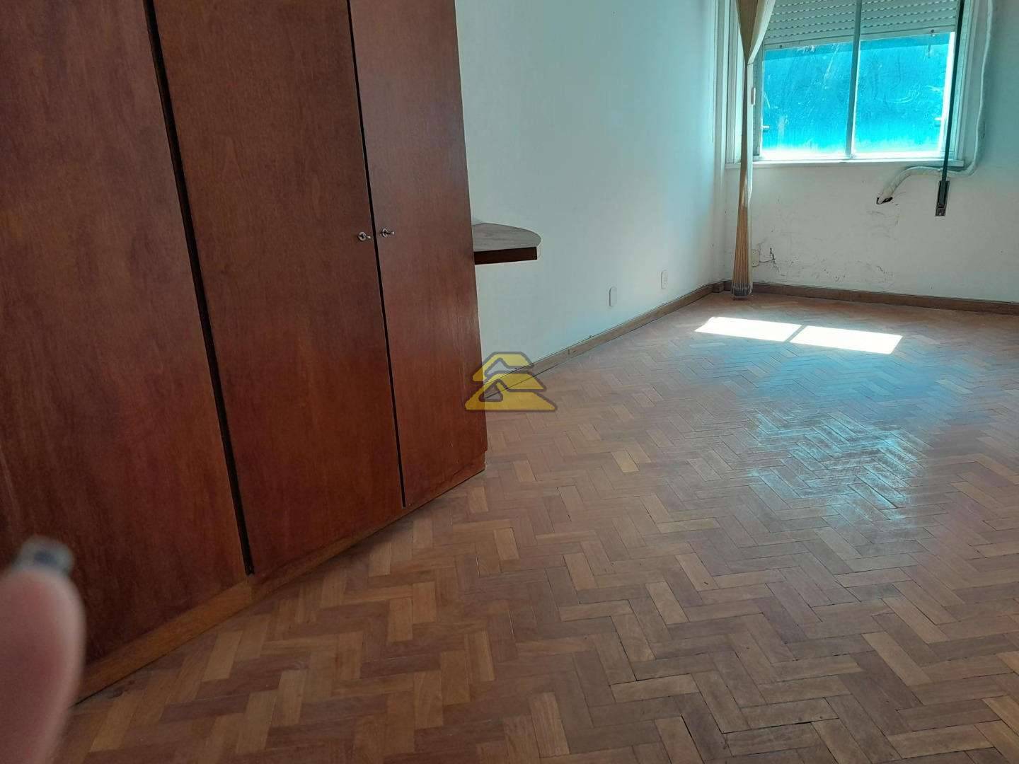 Apartamento à venda com 3 quartos, 156m² - Foto 8