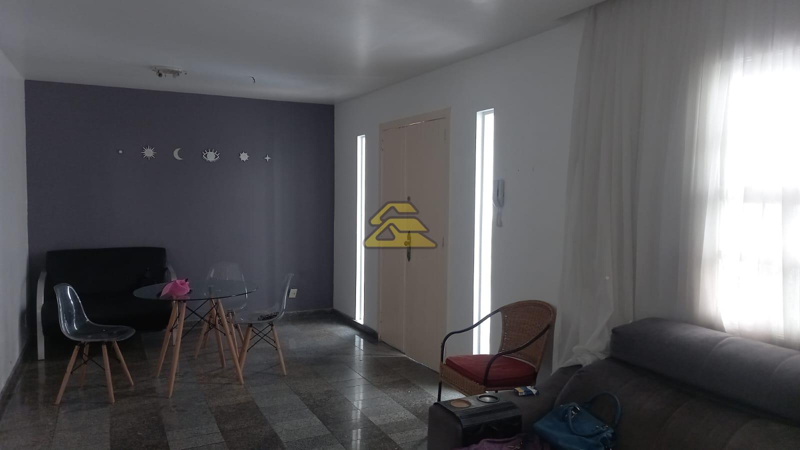 Casa à venda com 3 quartos, 42m² - Foto 1