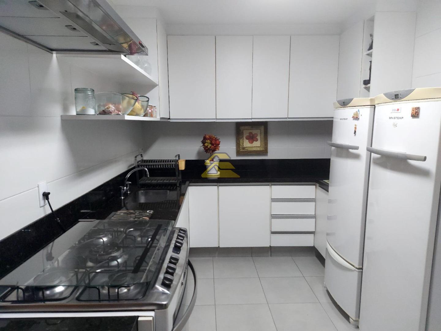 Apartamento à venda com 4 quartos, 215m² - Foto 13