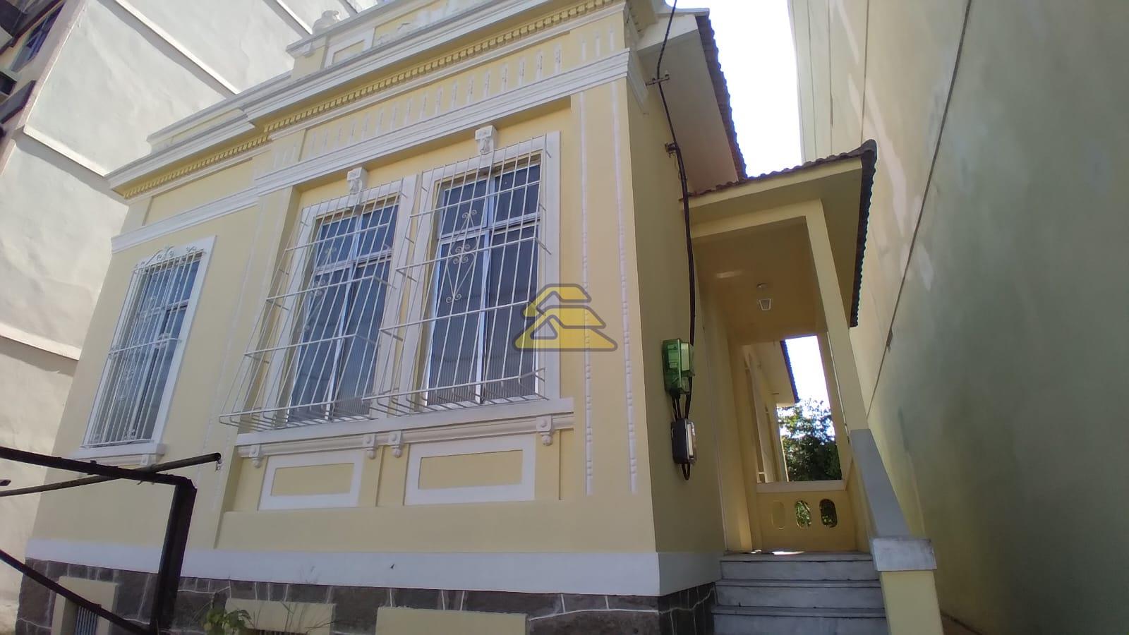 Casa à venda com 4 quartos, 100m² - Foto 1