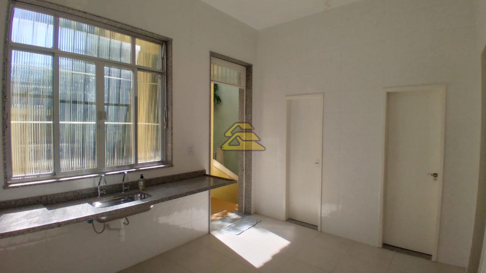 Casa à venda com 4 quartos, 100m² - Foto 17