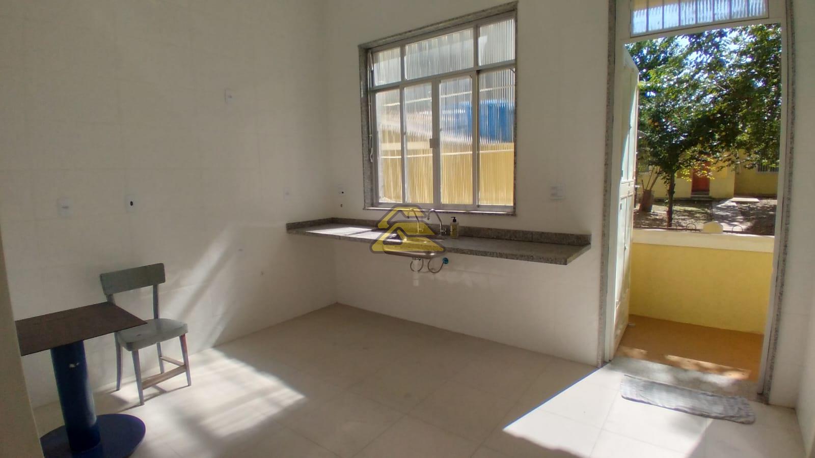 Casa à venda com 4 quartos, 100m² - Foto 14