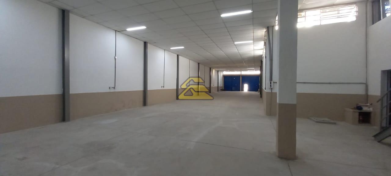 Depósito-Galpão-Armazém para alugar com 1 quarto, 450m² - Foto 1