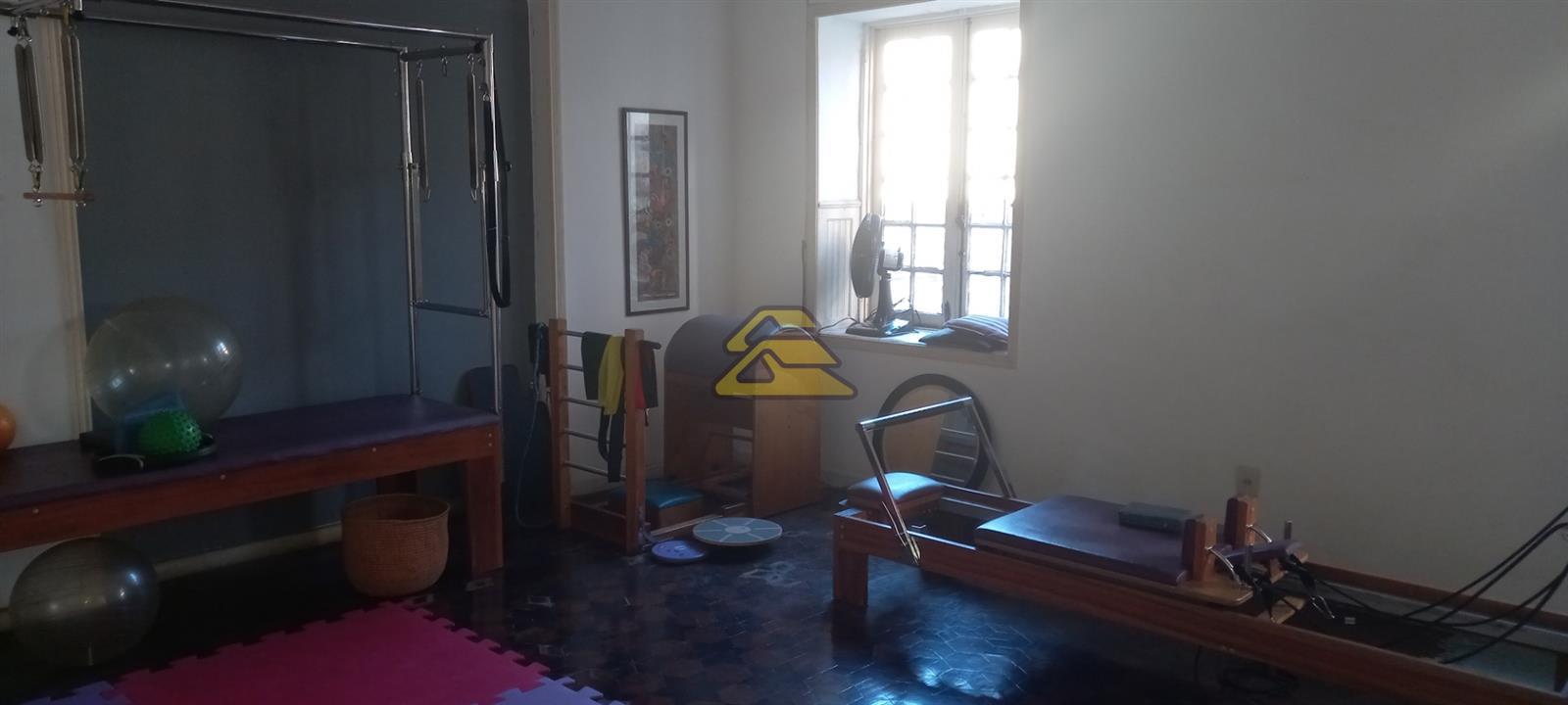 Casa à venda com 8 quartos, 216m² - Foto 10