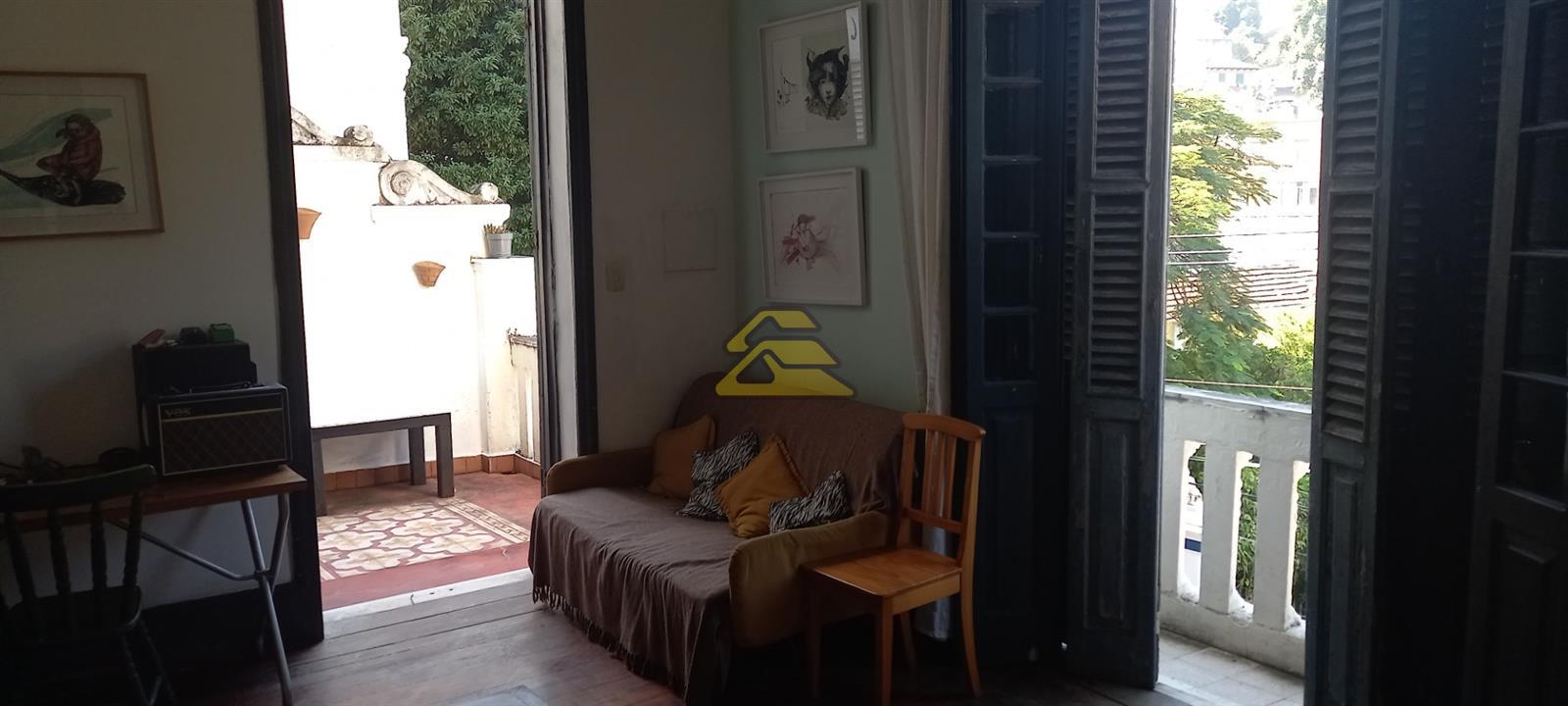 Casa à venda com 8 quartos, 216m² - Foto 6