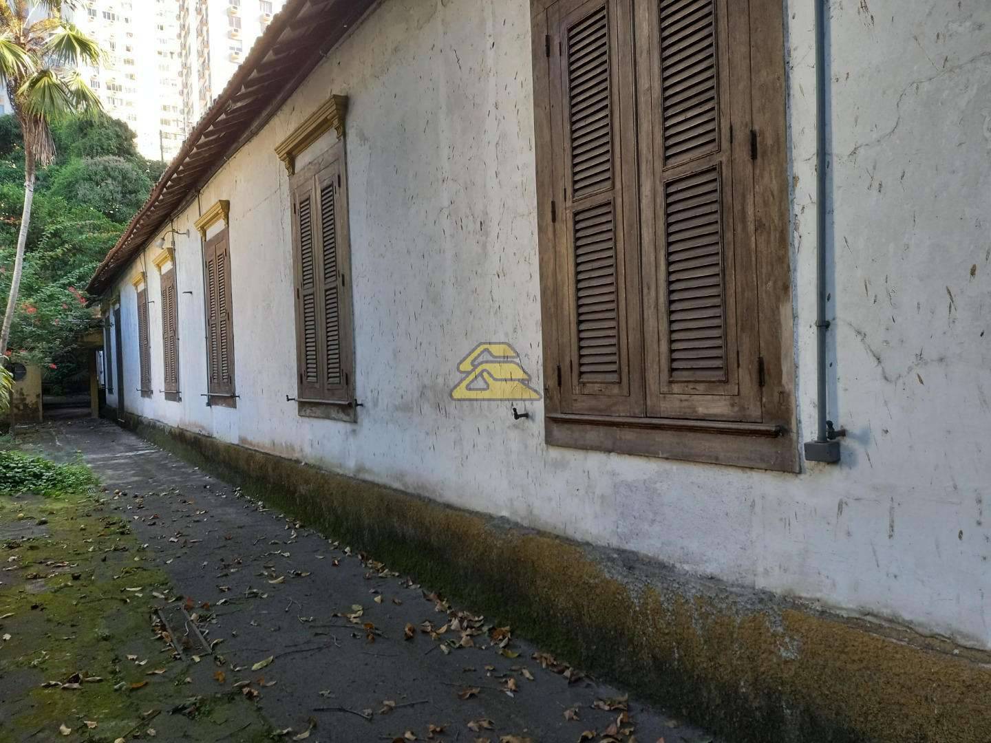 Casa à venda com 4 quartos, 300m² - Foto 2