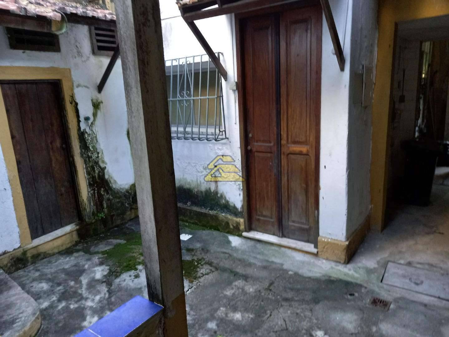 Casa à venda com 4 quartos, 300m² - Foto 15