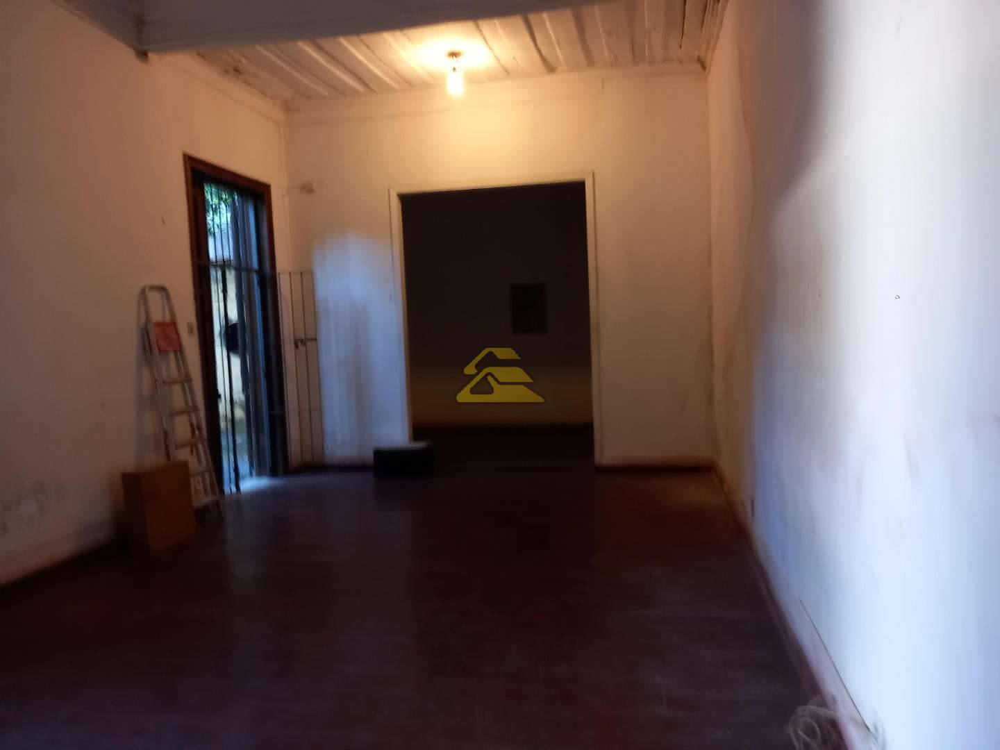 Casa à venda com 4 quartos, 300m² - Foto 1