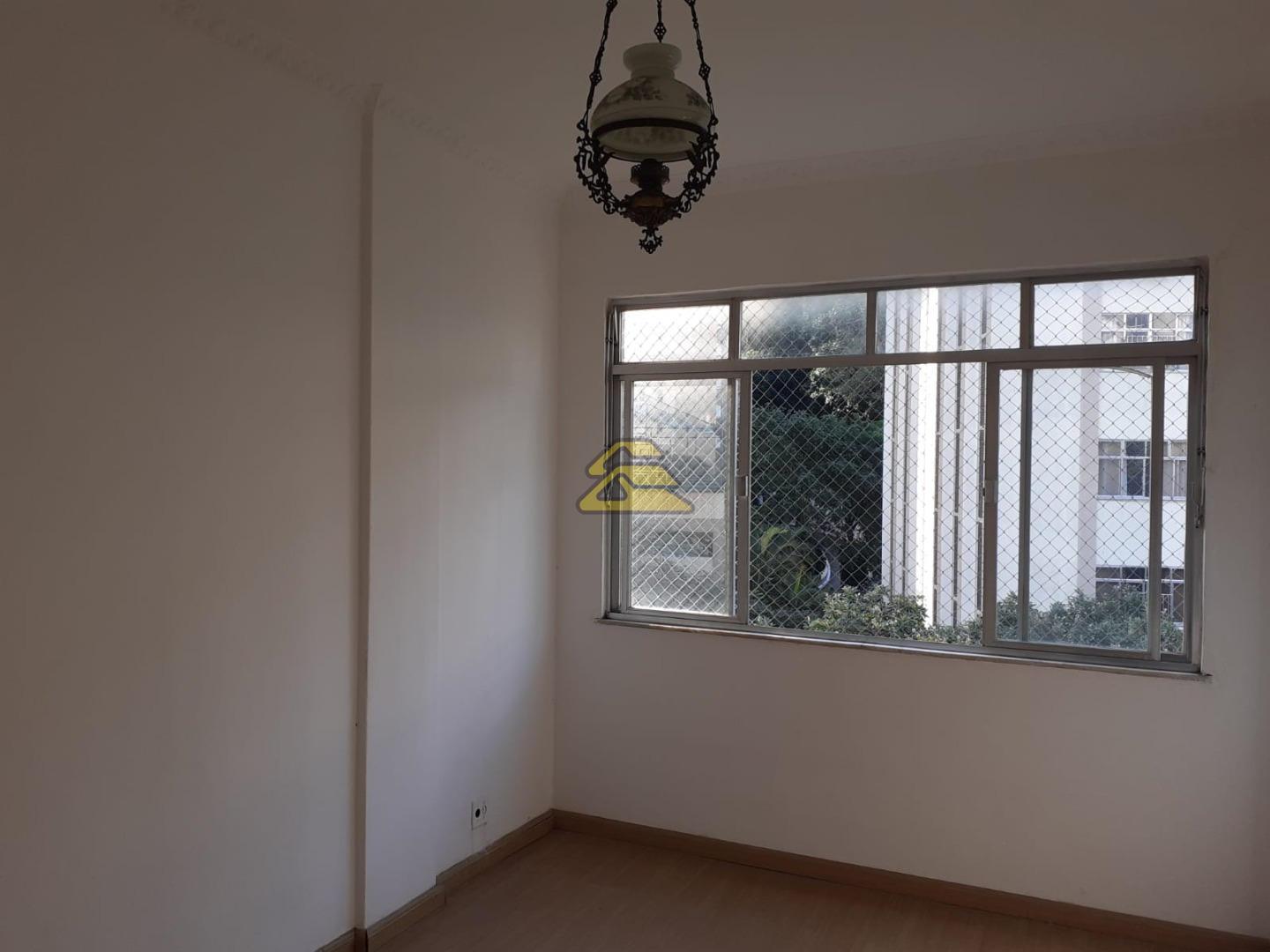 Apartamento à venda com 2 quartos, 84m² - Foto 2