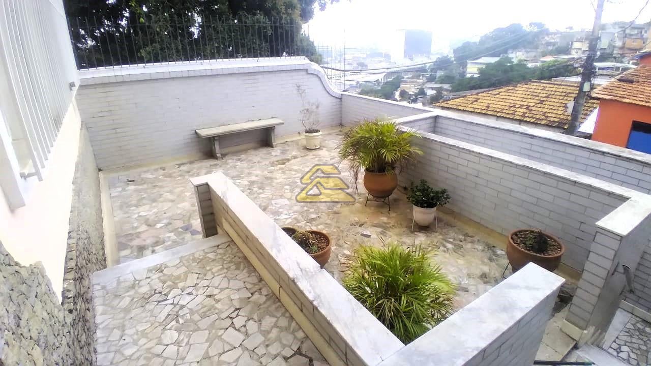 Casa à venda com 6 quartos, 279m² - Foto 3