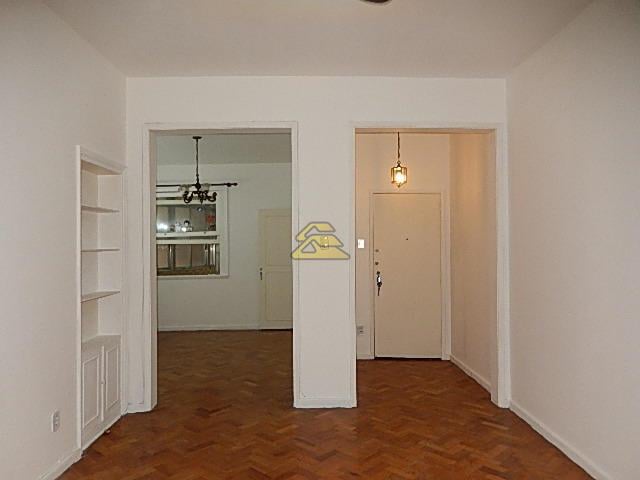 Apartamento à venda com 3 quartos, 105m² - Foto 1