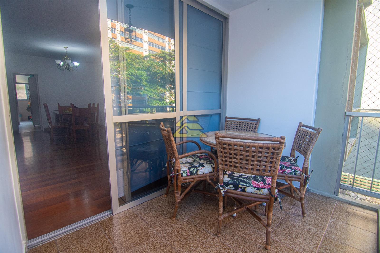 Apartamento à venda com 4 quartos, 150m² - Foto 2