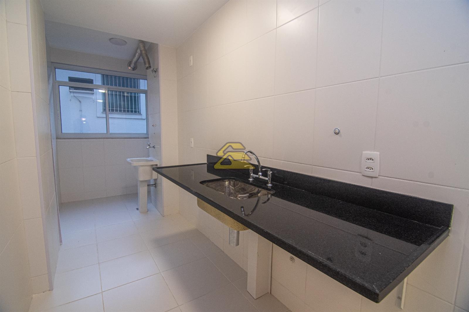 Apartamento à venda com 2 quartos, 78m² - Foto 4