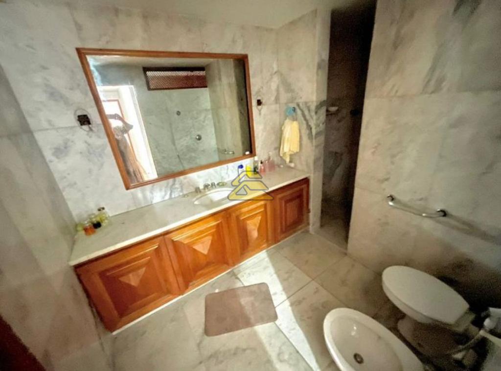 Apartamento à venda com 4 quartos, 250m² - Foto 14