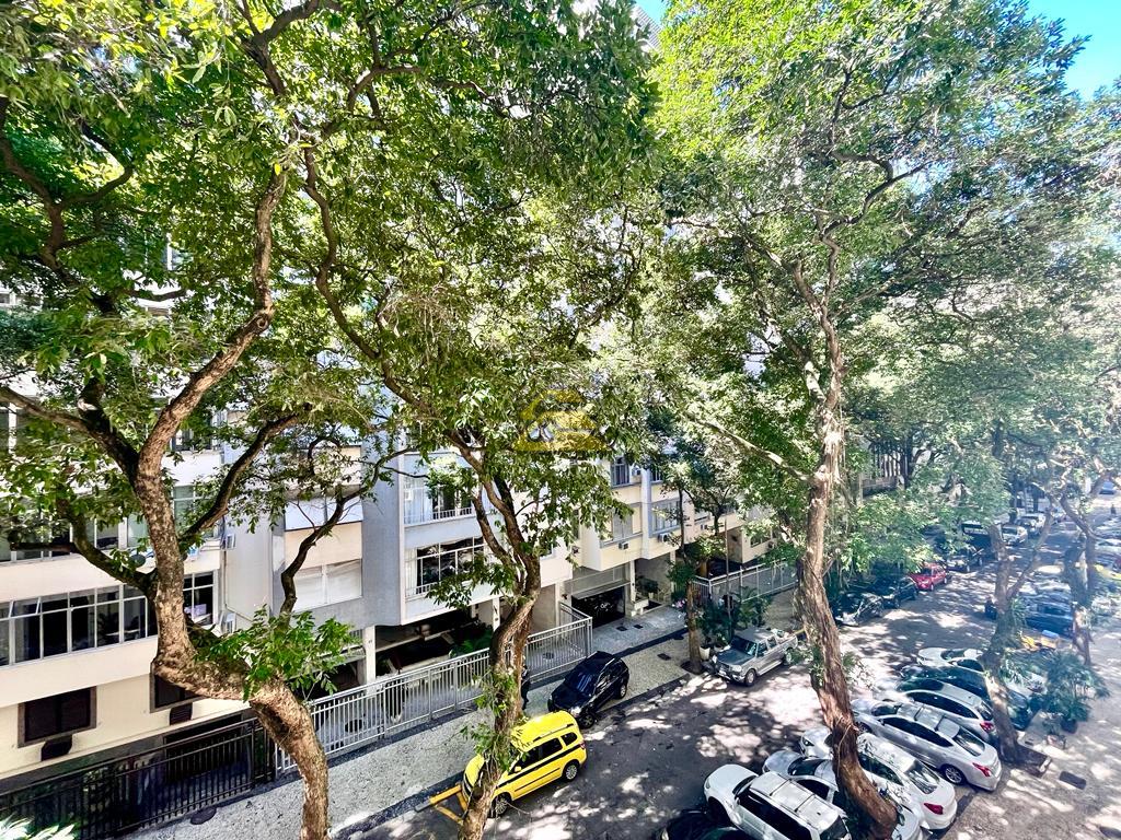 Apartamento à venda com 3 quartos, 220m² - Foto 1