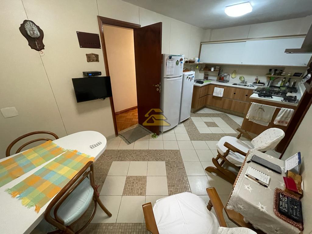 Apartamento à venda com 3 quartos, 220m² - Foto 21