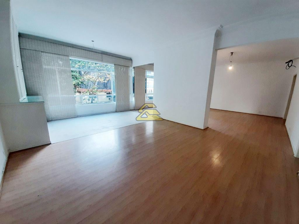 Apartamento à venda com 4 quartos, 240m² - Foto 1