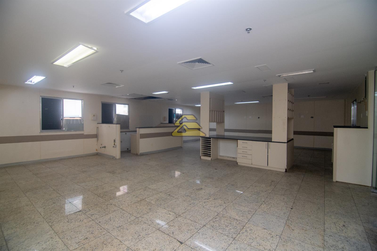 Conjunto Comercial-Sala para alugar com 21 quartos, 960m² - Foto 1