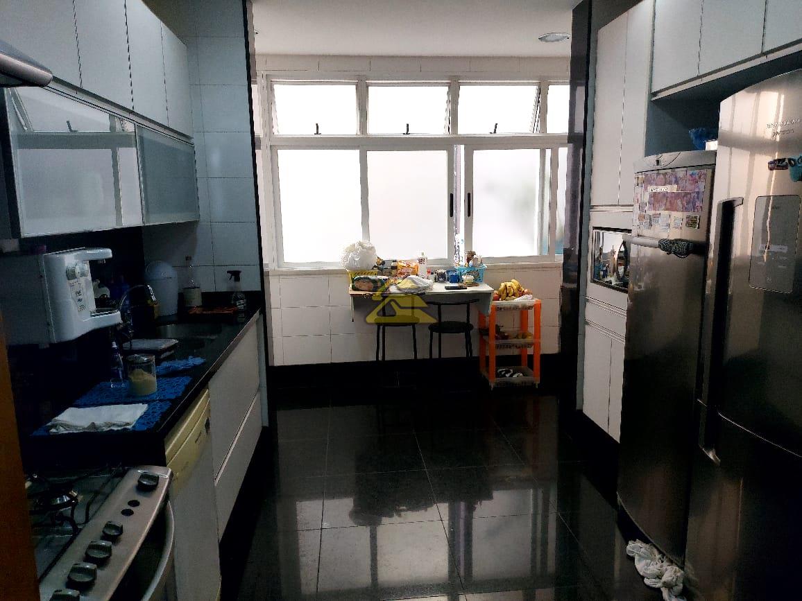 Apartamento à venda com 4 quartos, 208m² - Foto 18