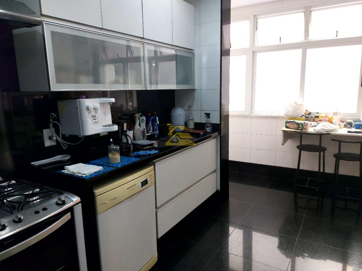 Apartamento à venda com 4 quartos, 208m² - Foto 19