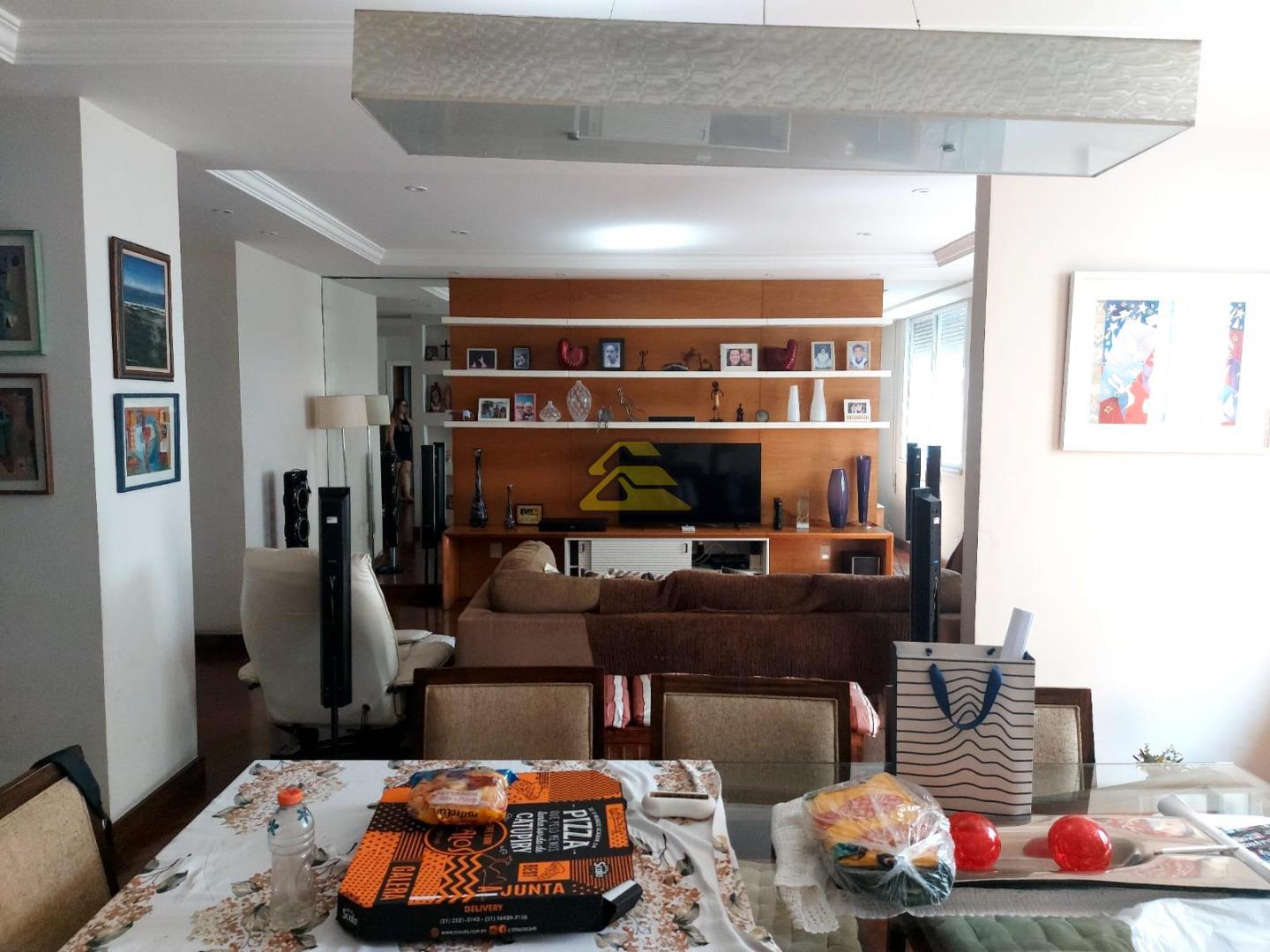 Apartamento à venda com 4 quartos, 208m² - Foto 1