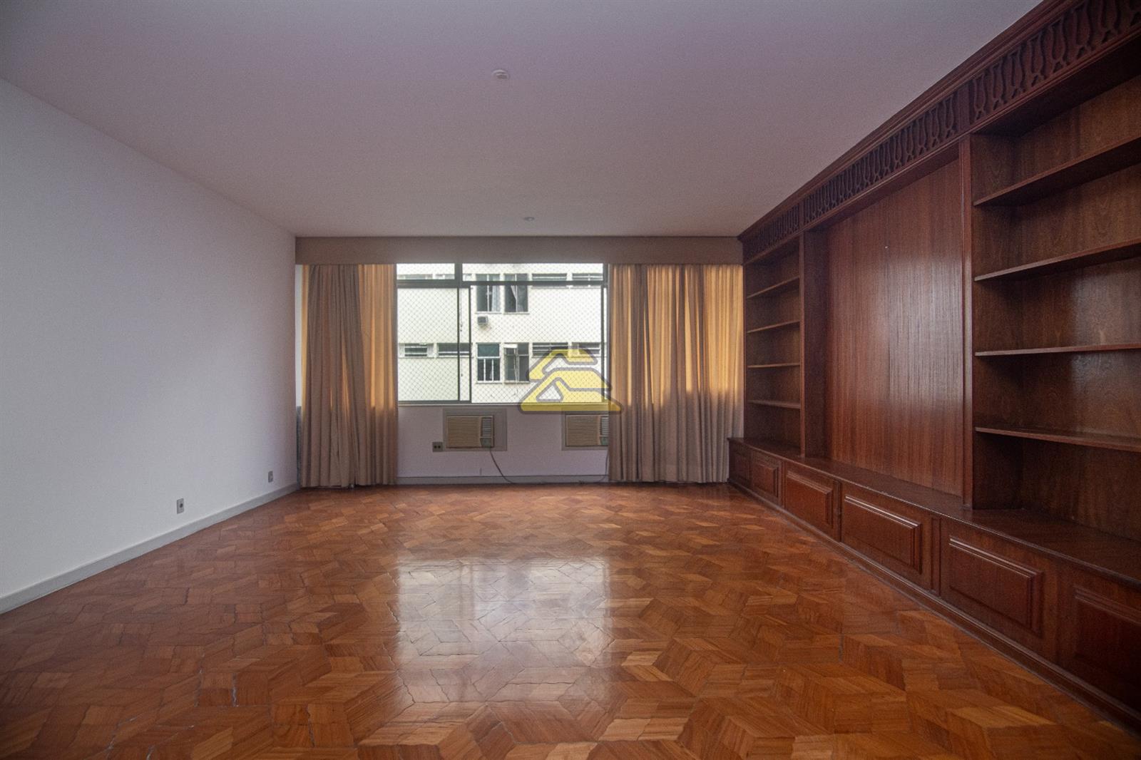 Apartamento à venda com 3 quartos, 180m² - Foto 1