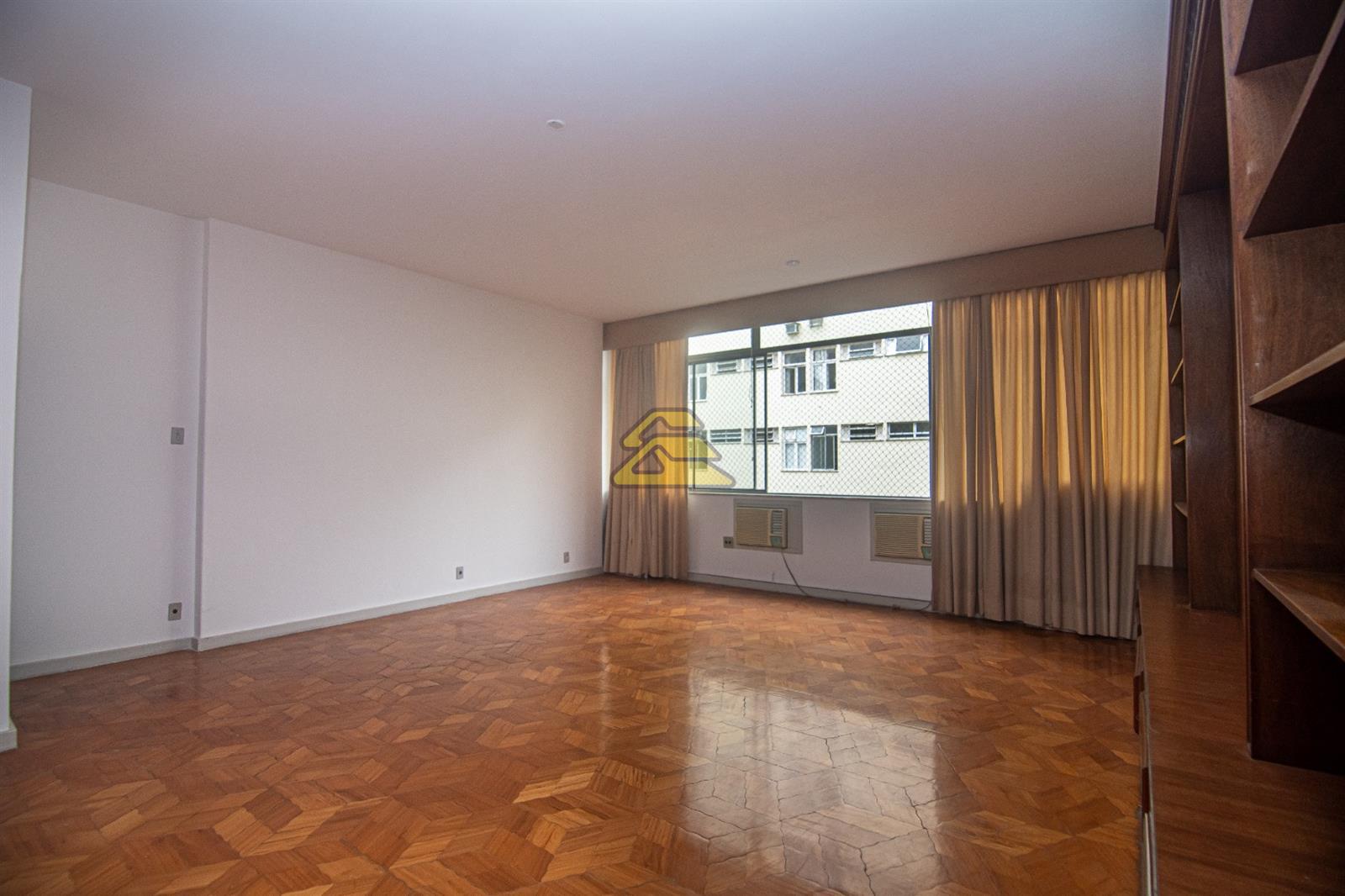 Apartamento à venda com 3 quartos, 180m² - Foto 3