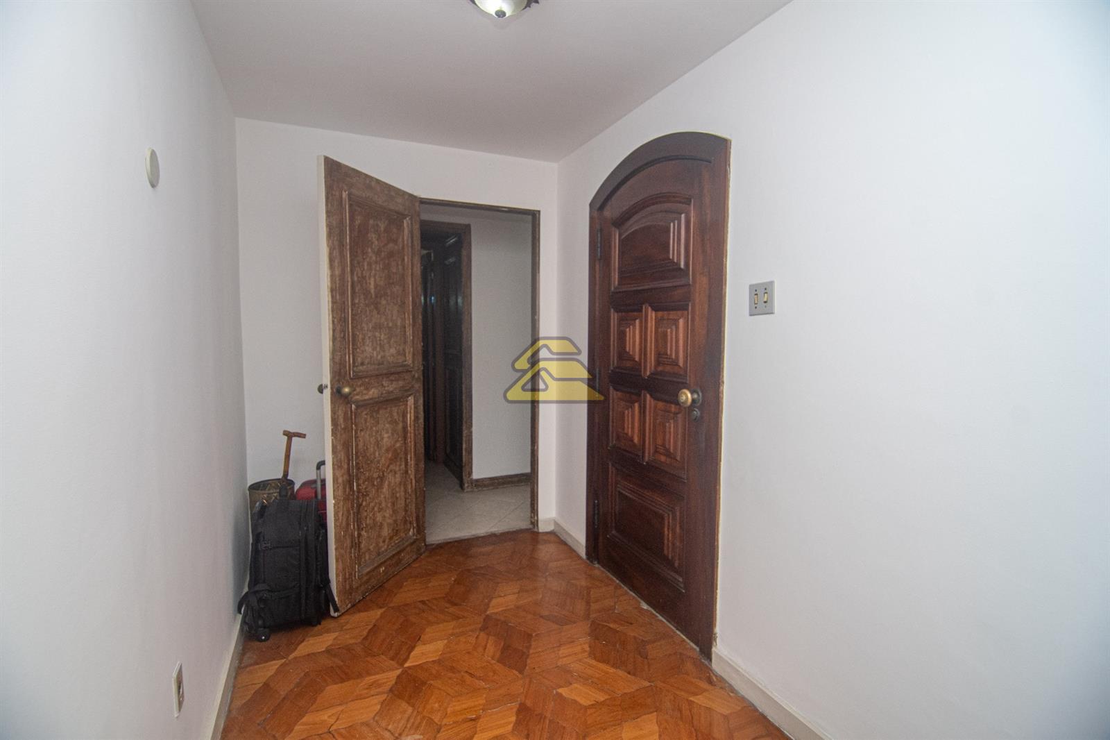 Apartamento à venda com 3 quartos, 180m² - Foto 27