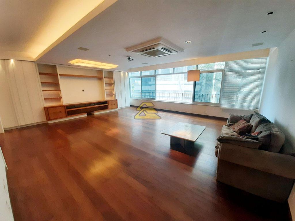 Apartamento à venda com 4 quartos, 240m² - Foto 1