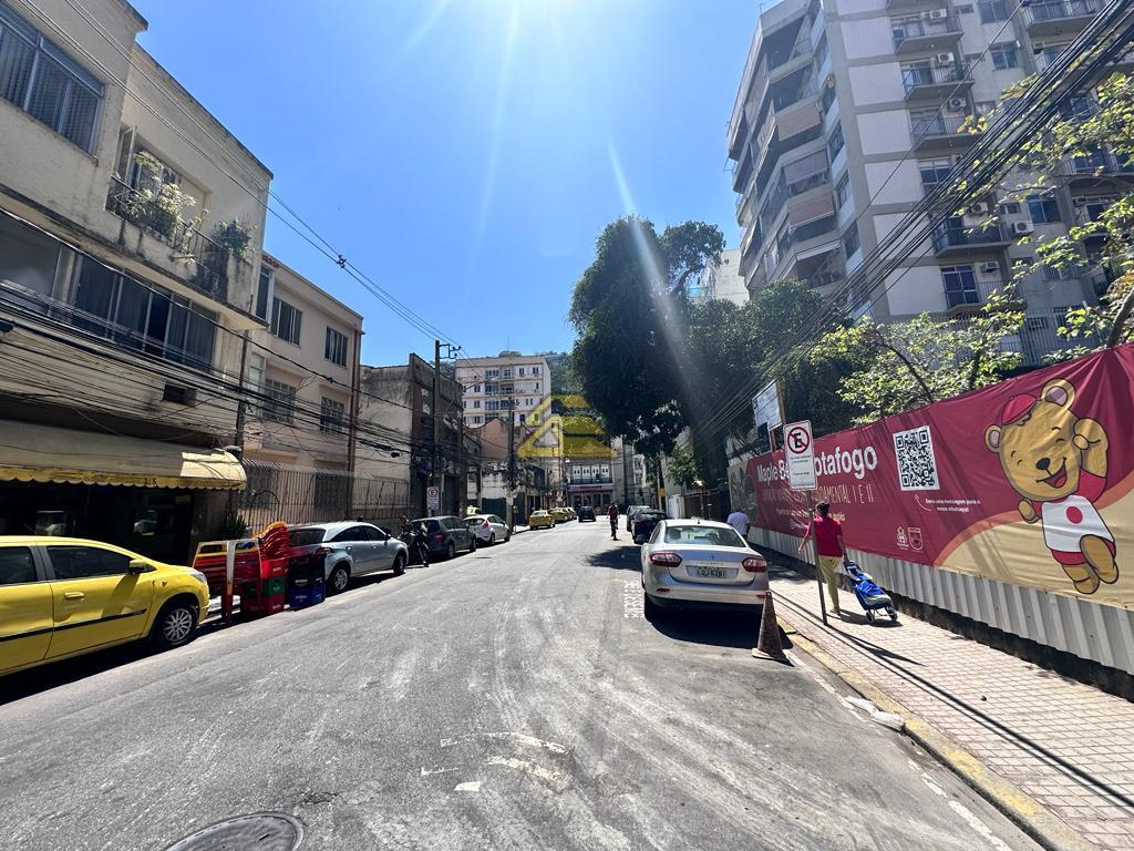 Prédio Inteiro à venda com 6 quartos, 292m² - Foto 1