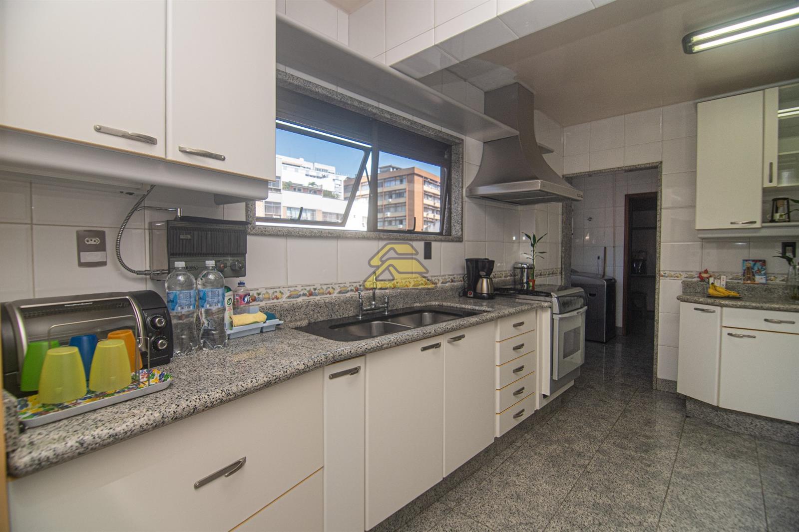 Apartamento à venda com 3 quartos, 157m² - Foto 21