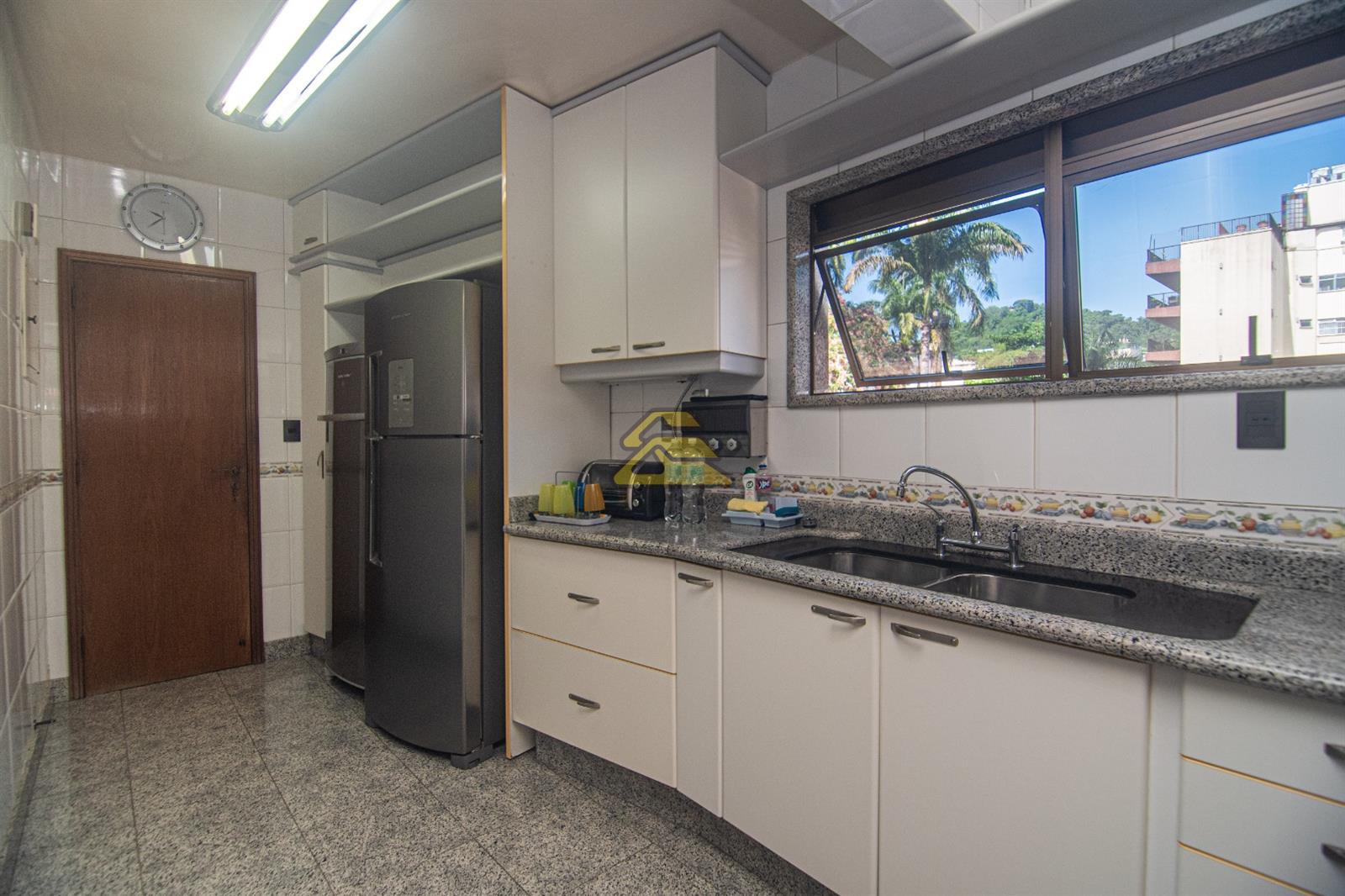 Apartamento à venda com 3 quartos, 157m² - Foto 22