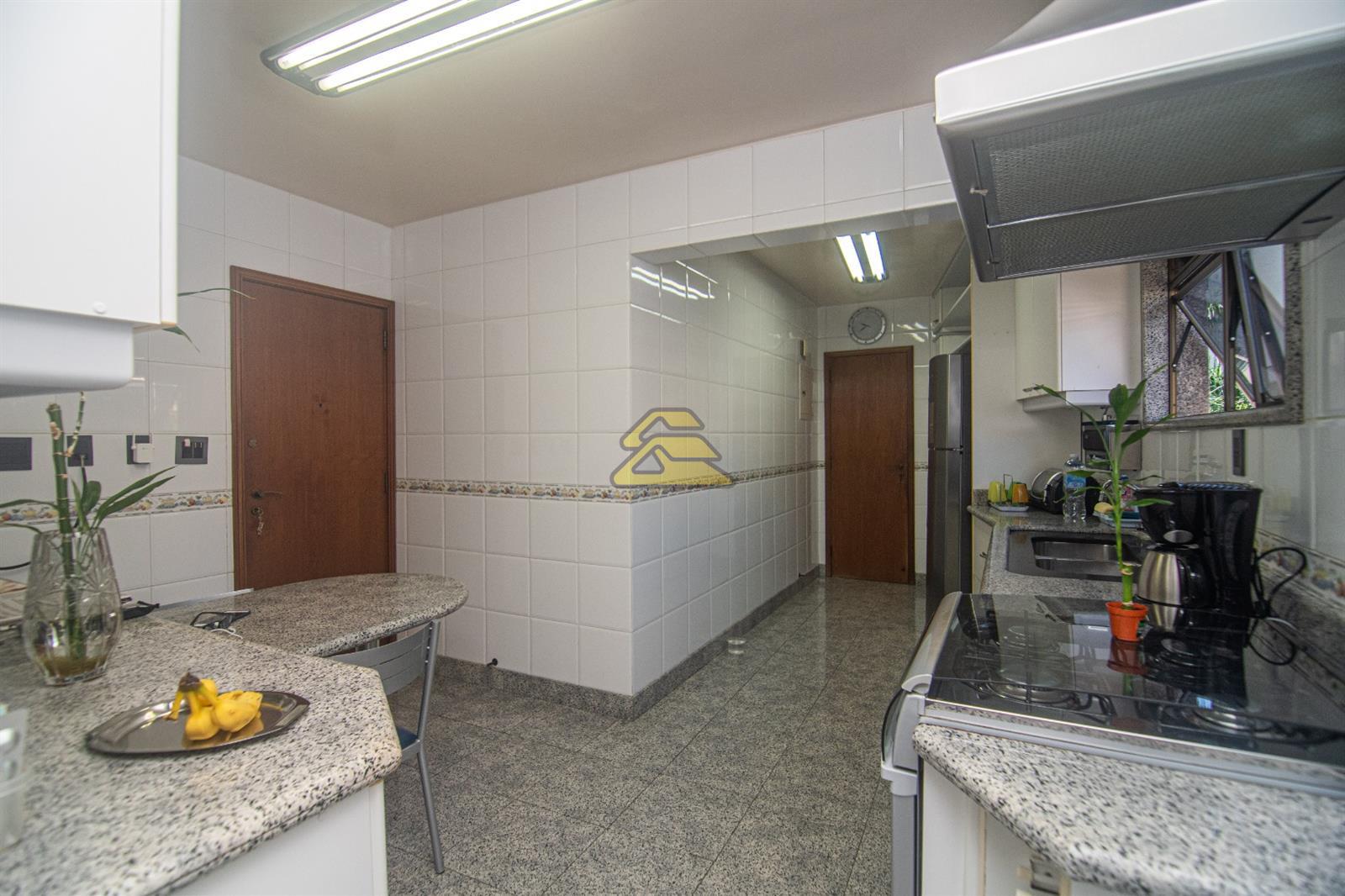 Apartamento à venda com 3 quartos, 157m² - Foto 24