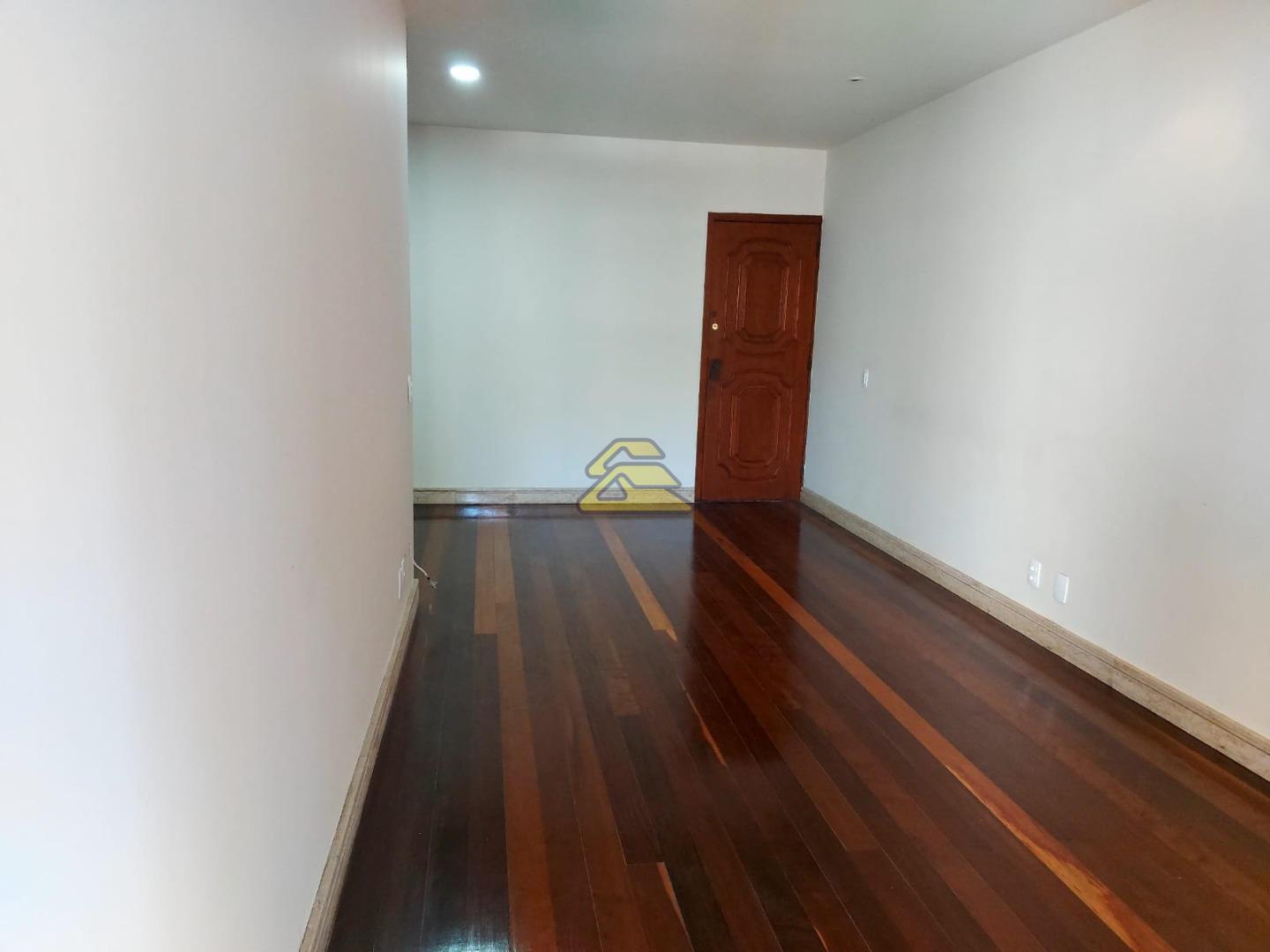 Apartamento à venda com 3 quartos, 104m² - Foto 2