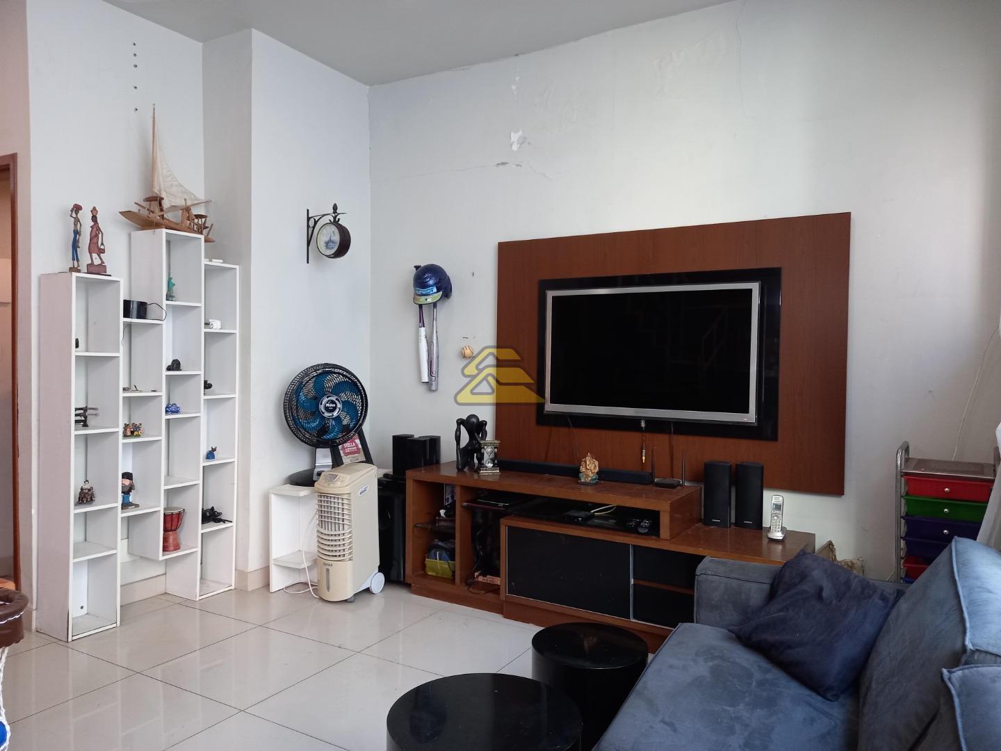 Casa à venda com 3 quartos, 222m² - Foto 8