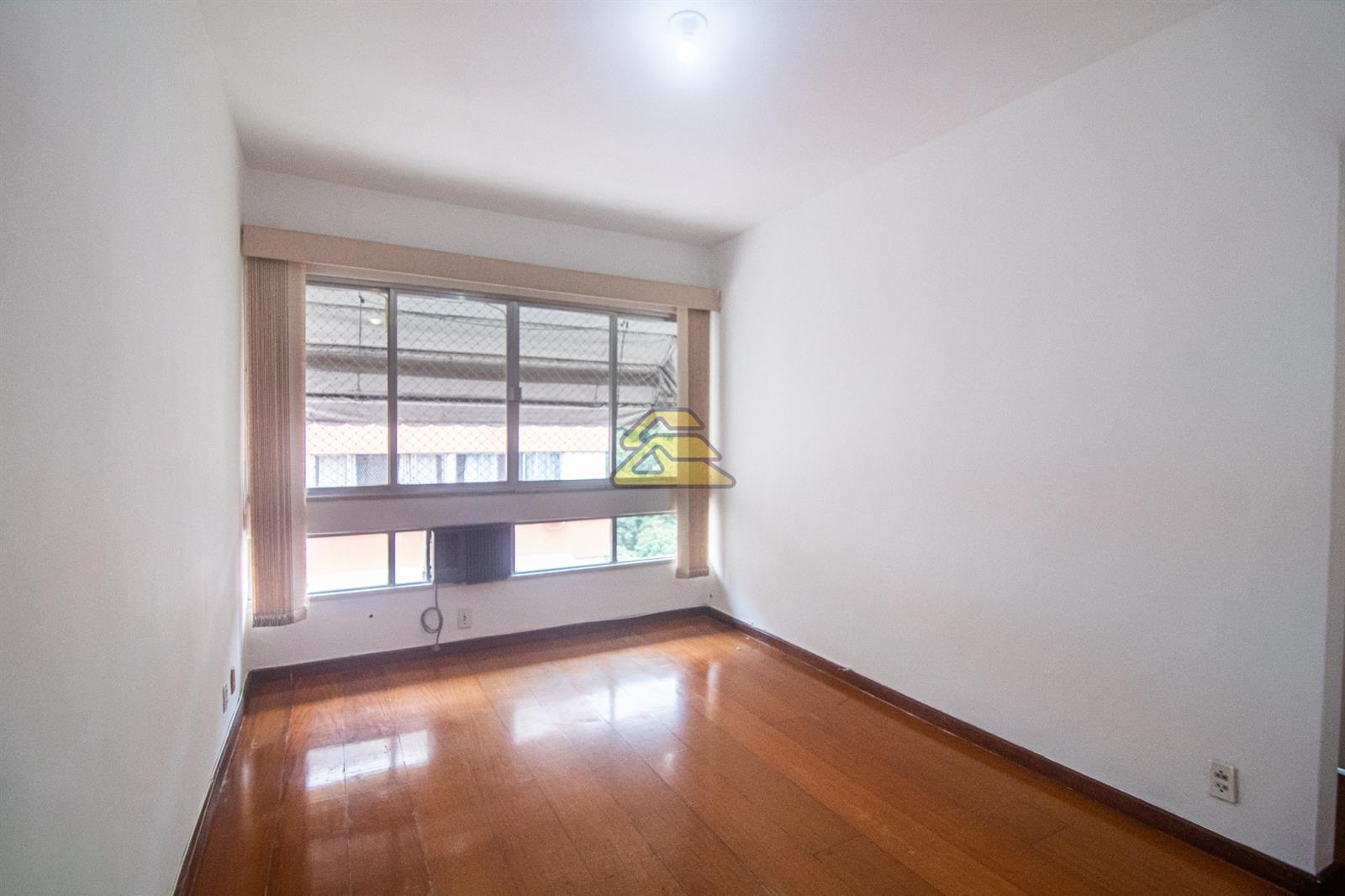 Apartamento à venda com 2 quartos, 64m² - Foto 4