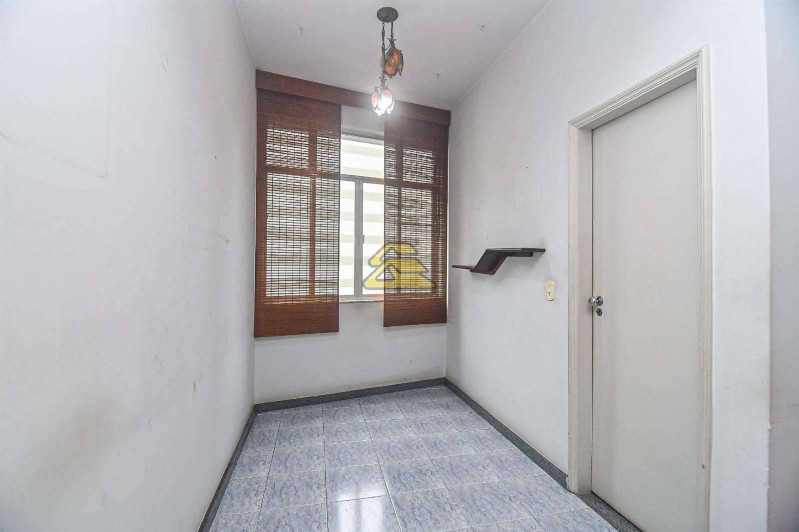 Apartamento à venda com 2 quartos, 68m² - Foto 5