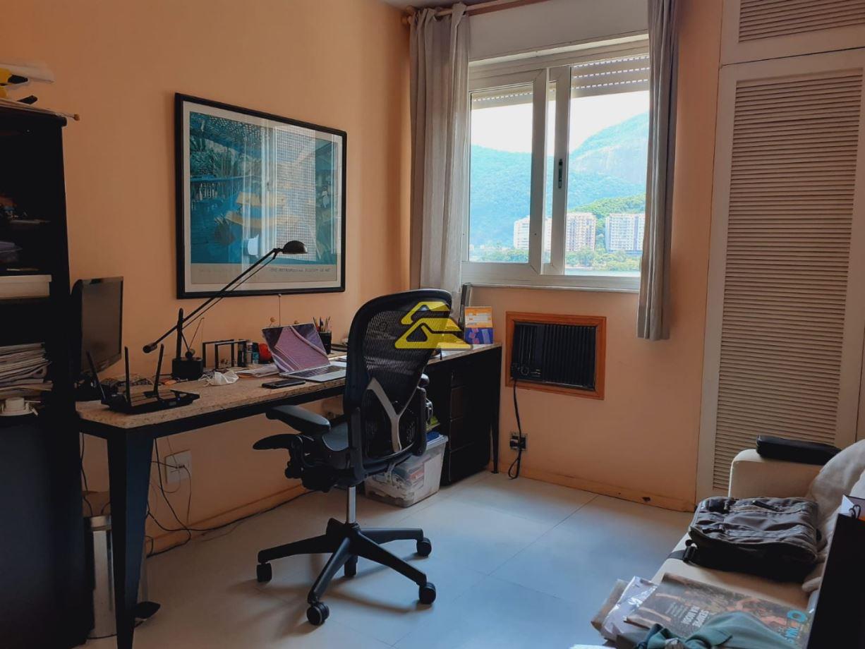 Apartamento à venda com 4 quartos, 240m² - Foto 7