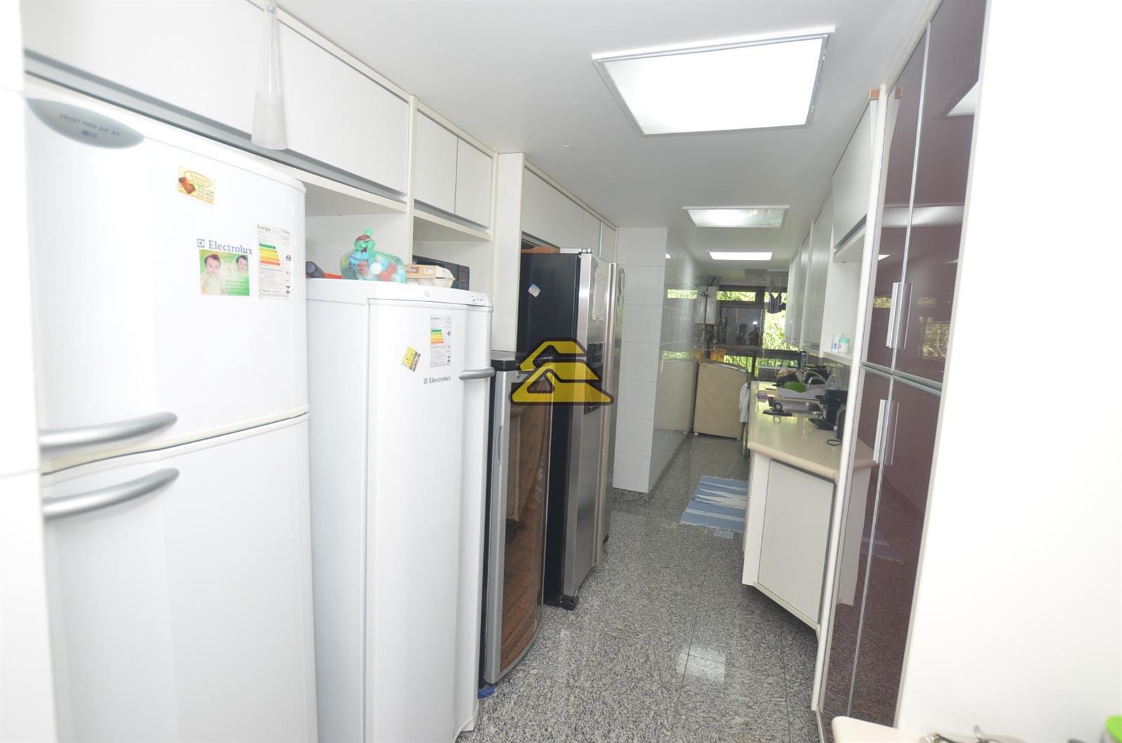 Apartamento à venda com 4 quartos, 180m² - Foto 18